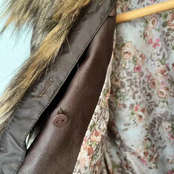 Guess short vest faux leather and removable faux fur size small - Picture 7 of 12